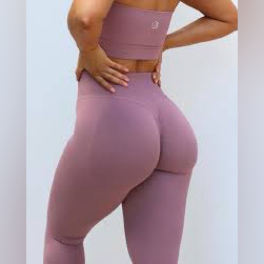 Bombshell Cheeky Seamless Leggings